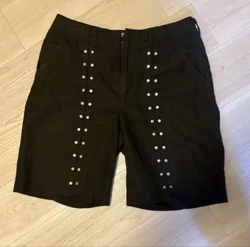 NVRFRGT 23ss studs shorts 사이즈 2