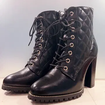 rady 레이스업 퀼팅 블랙 부츠