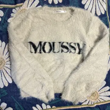 MOUSSY 로고 크림색 스웨터