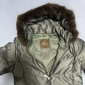 MONCLER 다크 그레이 다운 자켓 0