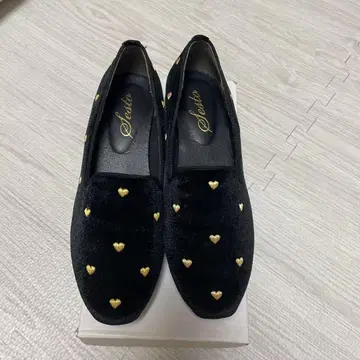 sesto 하트 자수 로퍼 펌프스