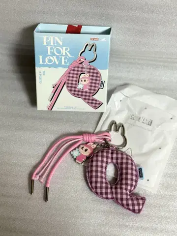 POP MART 체크 무늬 Q 키링