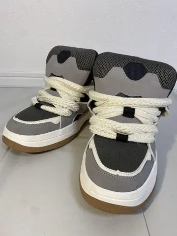 [ 완판템 ] ZARA 패트 레이스 스케이트 스니커즈 42 (27cm)