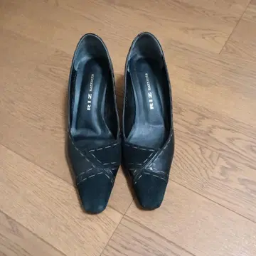 RIZ 블랙 하이힐 펌프스 22.5cm