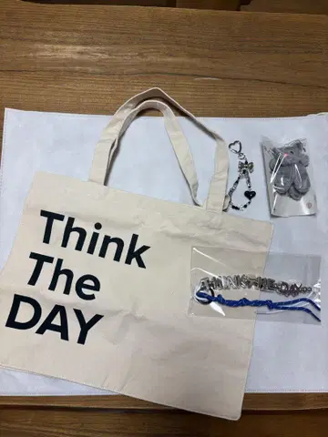 think the day 토트백 외