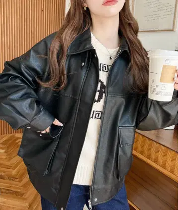 블랙 합성 피혁 박스 실루엣 자켓
