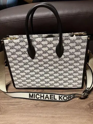 MICHAEL KORS MK 로고 숄더백
