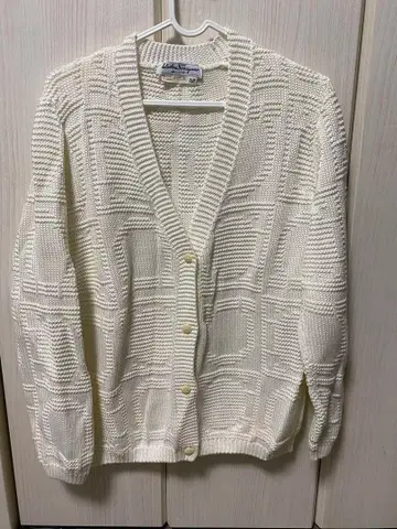 새상품급 레어 페라가모 Ferragamo 가디건 M 간치니 로고