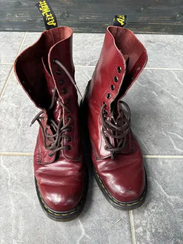 Dr martens 닥터마틴 체리 레드 UK9