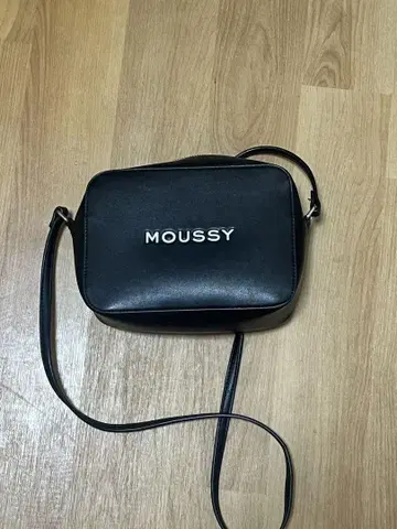 MOUSSY 블랙 숄더백