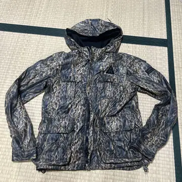 roar! 카모 패턴 후드 부착 자켓