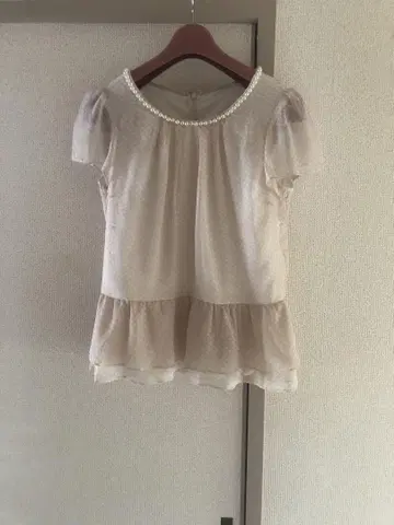 앱와이어 펄 장식 도트 무늬 블라우스