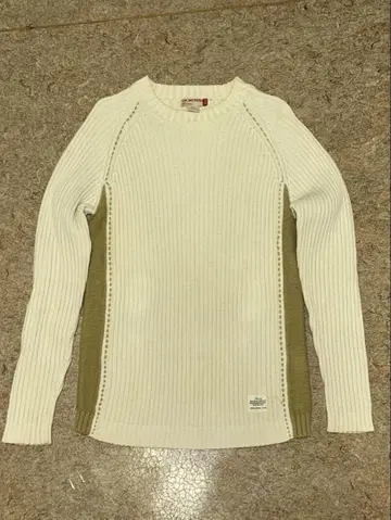 GUESS 90s 스웨터
