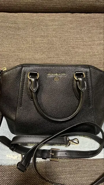 [ 새상품급 가격 인하 ] MICHAEL KORS 블랙 가죽 핸드백