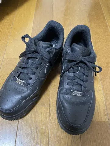블랙 스니커즈