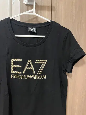 EA7 엠포리오 아르마니 블랙 반팔 T셔츠