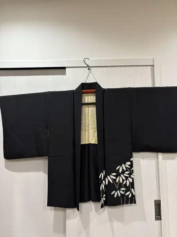 블랙 잎 자수 겉옷