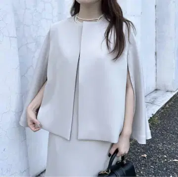 새상품 mila owen 플레어 망토 자켓 슬릿 슬리브
