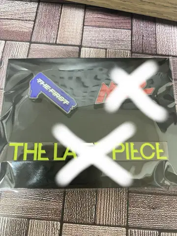 BMSG THE FIRST 더스트 더퍼스트 핀 배지