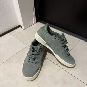 Reebok 그린 스니커즈