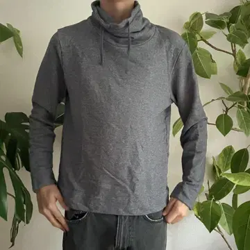 그레이 하이넥 긴팔 후드티