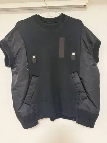 [ sacai ] 사카이 샘플 맨투맨 소재 블랙 숏 슬리브 상의
