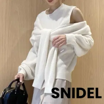 SNIDEL 디포메이션 니트 풀오버 화이트