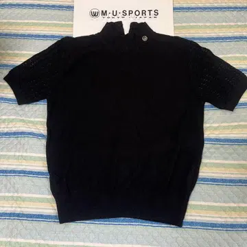 M.U.SPORTS 블랙 반팔 니트