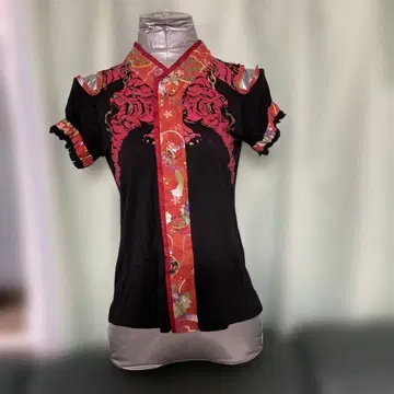 gouk 라이온 프린트 오프숄더 T셔츠