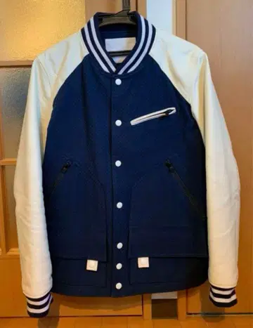 바시티 자켓 화이트 마운테니어링