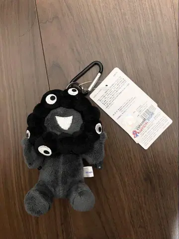카라비너 포함 블랙 미야쿠 앉은 자세