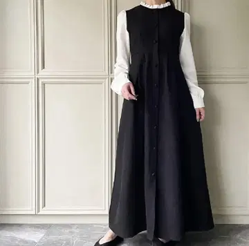 JUNOAH 퍼프 슬리브 절개 원피스 블랙 x 화이트