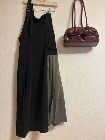 플리츠 절개 비대칭 원숄더 오버롤 스커트 M 블랙 x 카키
