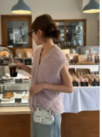Mila Owen V넥 샤기 니트 베스트