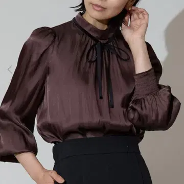 티아라 리본 포함 새틴 블라우스