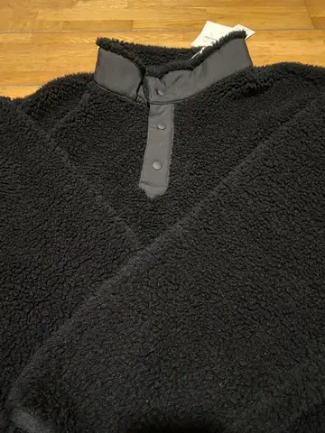 UNIQLO 화이트 마운티니어링 플리스 오버사이즈 풀오버