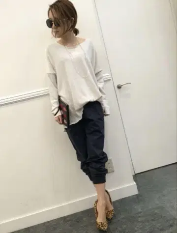 CONTRAIL* 브이넥 루즈 니트