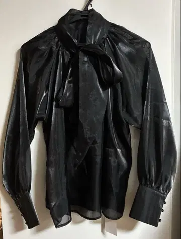 미사용 새상품 UYU. 블랙 시어 비침 리본 포함 긴팔 블라우스