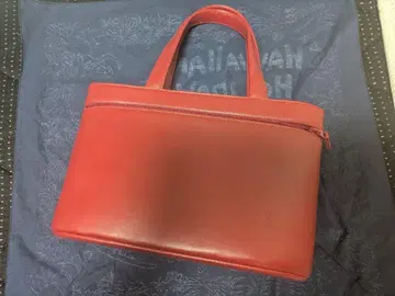 가죽제 레드 핸드백