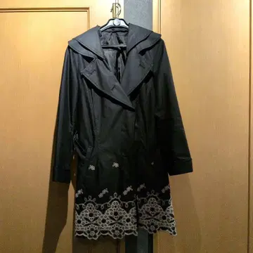 후드 부착 블랙 롱 코트
