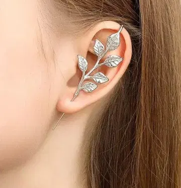 나뭇잎 디자인 귀걸이 실버 컬러 한쪽 귀