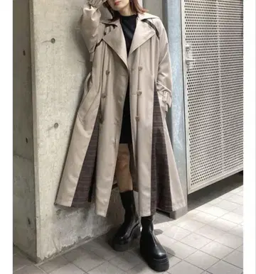 EMODA 도킹 플레어 트렌치코트