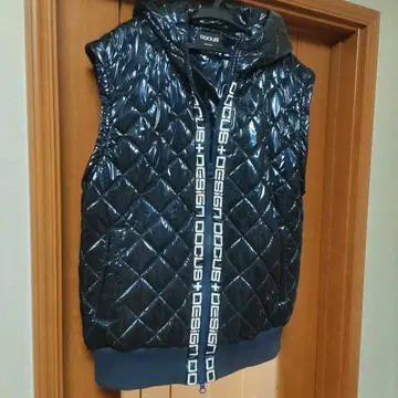 Docus(도쿠스) 네이비 퀼팅 다운 베스트