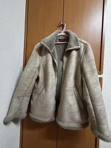 SMITH'S 무스탕 코트 베이지
