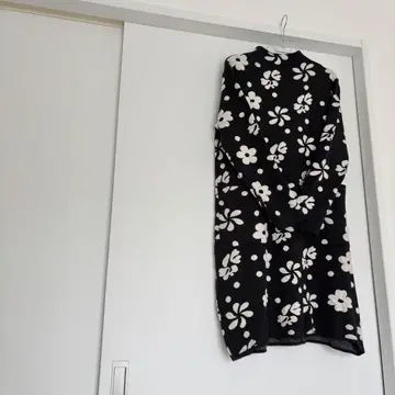 h019 포근포근 모티브의 블랙 니트 원피스