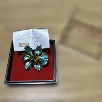 Tropical Gold 꽃 브로치