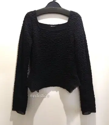 [ 미사용 새상품 ] DURAY 자카드 스퀘어 넥 티셔츠 긴팔 블랙