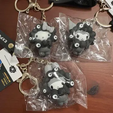 오사카 간사이 만박 산리오 블랙 미야쿠미야쿠 키티 마이멜로디 쿠로미 키링