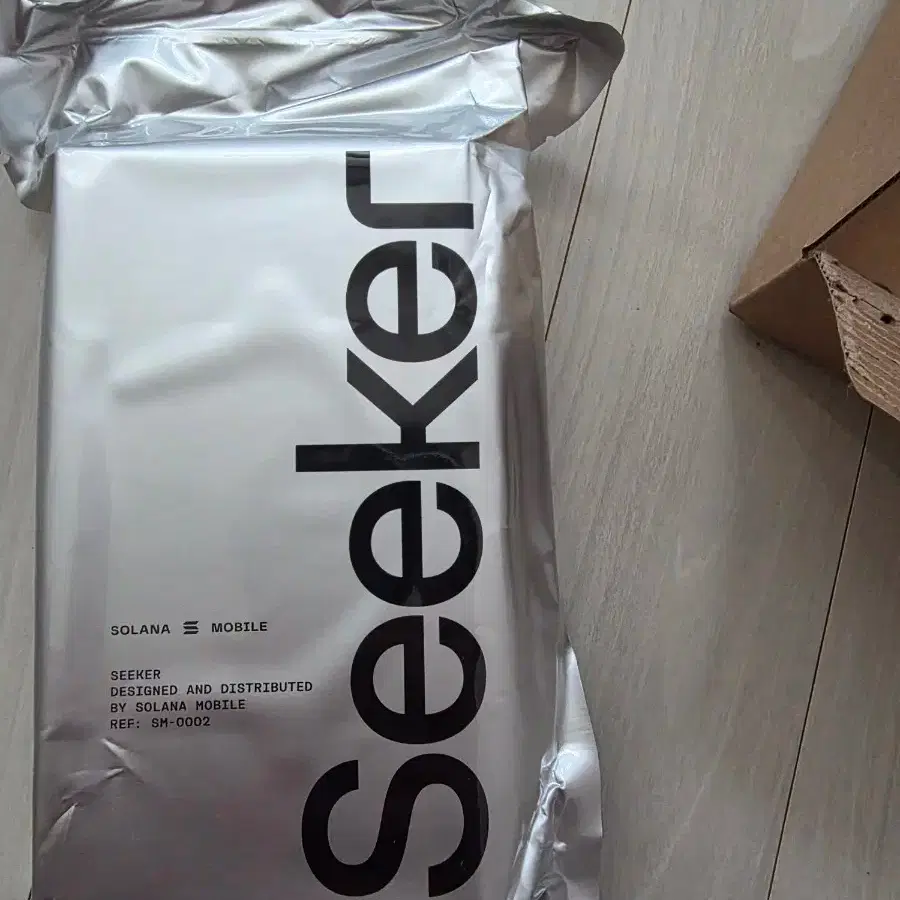 Solana phone Saga 2 for sale, sealed on Bunjang Global Site.