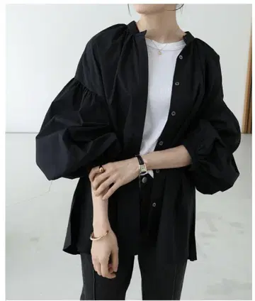 새상품급 블랙 벌룬 슬리브 셔츠 M 사이즈